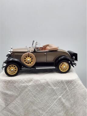 1931 FORD MODEL A ROADSTER 1:24 SCALE DANBURY MINT MODEL IN BOX P3